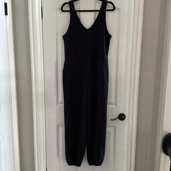 Lululemon black jumpsuit with pockets size 8 - Picture 4 of 6